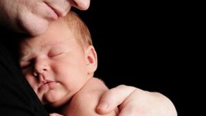 Promueven ampliar el permiso por paternidad hasta 30 días