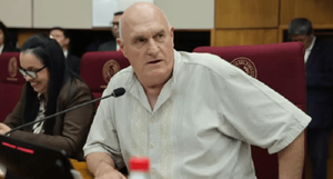 Senador sorteará parte de su salario cada mes - Noticiero Paraguay