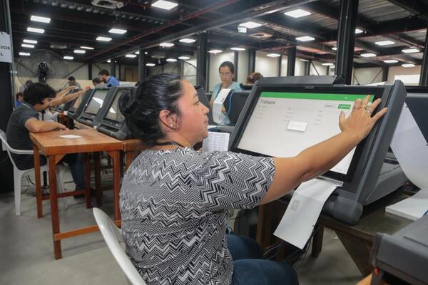 DNCP suspende alquiler de máquinas de votación ante indicios de direccionamiento