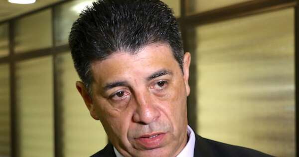 La Nación / Critican a Víctor Ríos por intentar atornillarse al cargo en la Corte