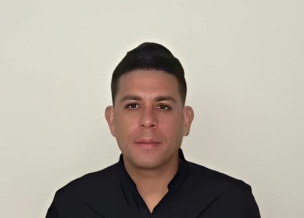 Defensa no logra anular imputación por violencia familiar contra Cristhian Vera - PDS RADIO Y TV