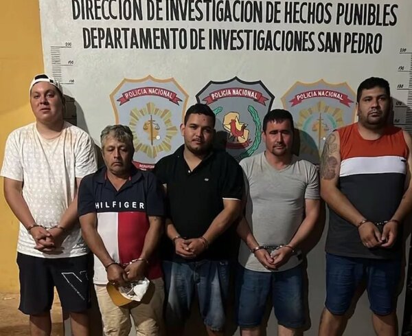 Policía detenido con presunto jefe de sicarios