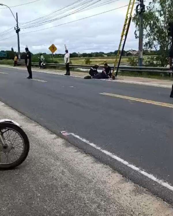 Video: operario sufrió una caída mientras realizaba trabajo de cableado en Pilar - Policiales - ABC Color