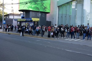 Buses: Denuncian "regulada" y transportistas reclaman subsidios