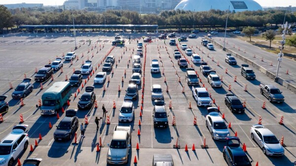 Bloqueo de fondos dejará a millones sin ayuda en EEUU