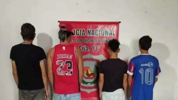 “Cansada”, entregó a sus dos hijos supuestamente involucrados en asalto - Policiales - ABC Color