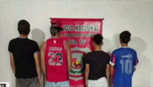 Madre entrega a sus hijos involucrados en asalto a dos mujeres