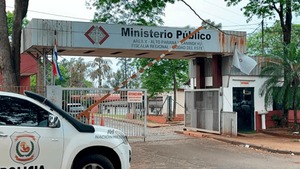 Fiscal liberó al supuesto ladrón que fue atado por obreros y arrojado a un basurero - Noticiero Paraguay