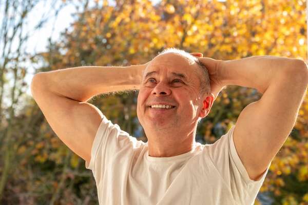 Mindfulness y longevidad masculina: la ciencia detrás del control del estrés en hombres mayores - Estilo de vida - ABC Color