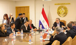 Varela advierte que la “mafia de los pagarés” pone en riesgo la imagen internacional y el grado de inversión - OviedoPress