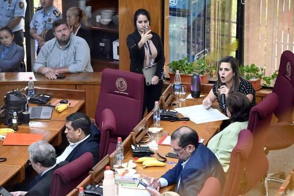 Kattya González considera “maniobra política” la decisión de la Corte sobre recusación del Senado - Política - ABC Color