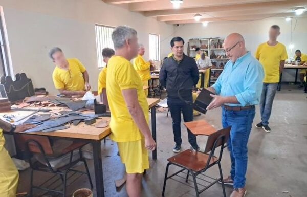 Producción empresarial y artesanal fortalece la reinserción social en penitenciaría de Minga Guazú