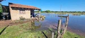 Villa Florida: unas 100 familias ya son afectadas por la crecida del río Tebicuary - Nacionales - ABC Color