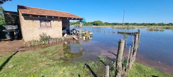 Villa Florida: unas 100 familias ya son afectadas por la crecida del río Tebicuary - Nacionales - ABC Color