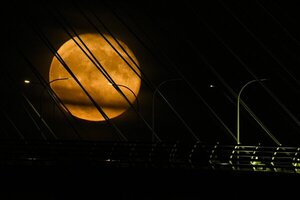 La superluna más brillante del año y las lluvias de meteoros iluminarán el cielo