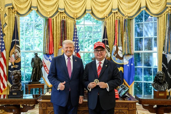 Popular / Embajador paraguayo en yankilandia busca manera de cedulación para compatriotas ha ovy'a porque accederán a viviendas