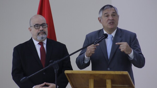 Comisión de Diputados cita al ministro del MEC para aclarar licitación de libros