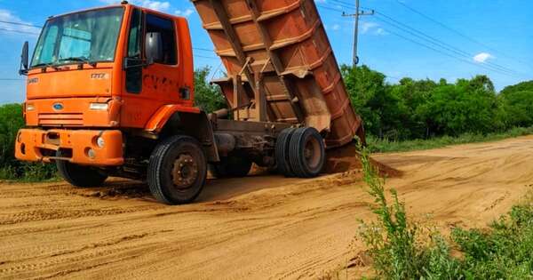 La Nación / Ñeembucú: trabajos de mantenimiento de caminos benefician a cerca de 11.400 habitantes