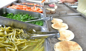 Mujer estafó a lomitero en Ñembý: consumió comida gratis durante un año con comprobantes falsos - OviedoPress