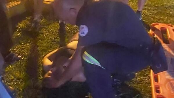 Mujer sufre descarga eléctrica al tocar una columna en la Costanera de Saltos del Guairá