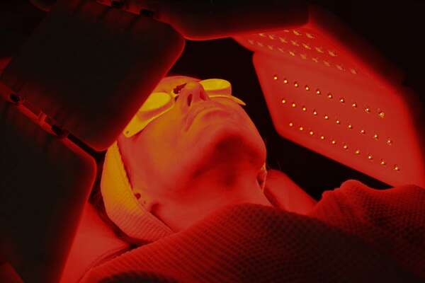 ¿Vale la pena la terapia de luz roja? Análisis de su efectividad y seguridad - Estilo de vida - ABC Color