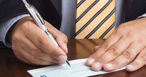 La Nación / Imputan a contador que compraba productos con cheques sin fondo