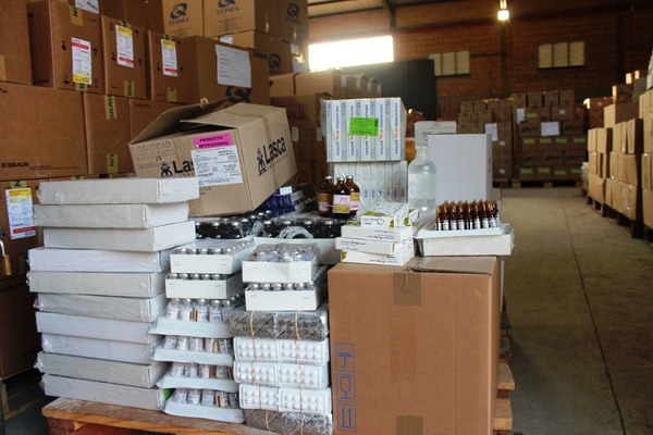 Farmacéuticas afirman que deuda del Gobierno con ellos superaría los USD 750 millones a fin de año