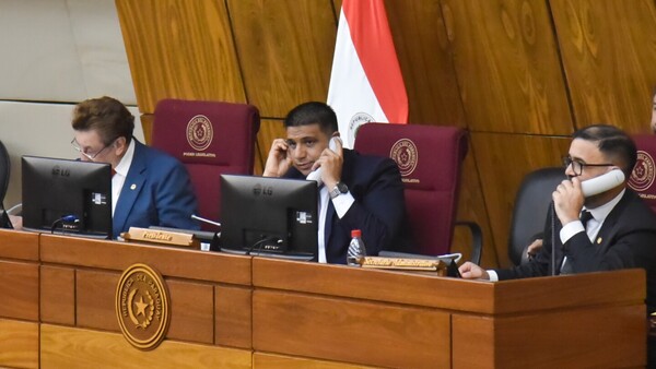 Oficialismo tiene posturas contrapuestas sobre pedido de inamovilidad de ministros