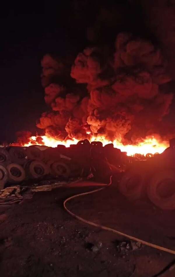Incendio provocado por quema de neumáticos en Pedro Juan Caballero - Nacionales - ABC Color