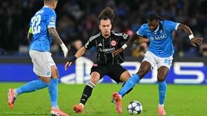 Napoli domina sin éxito al Eintracht