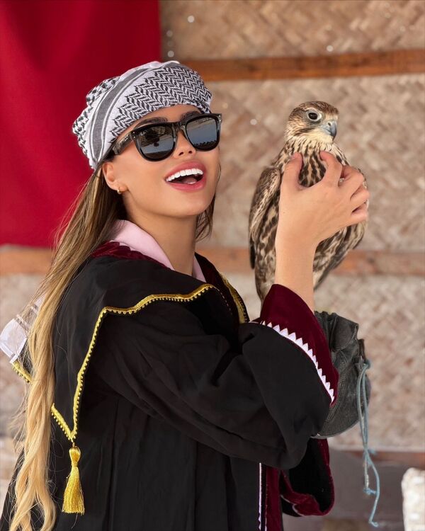 Popular / Flor desde Dubái: "Más vale pájaro en mano que cien volando"