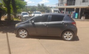 Abandonan automóvil denunciado como hurtado en Hernandarias 