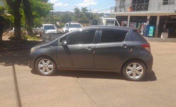 Abandonan automóvil denunciado como hurtado en Hernandarias 