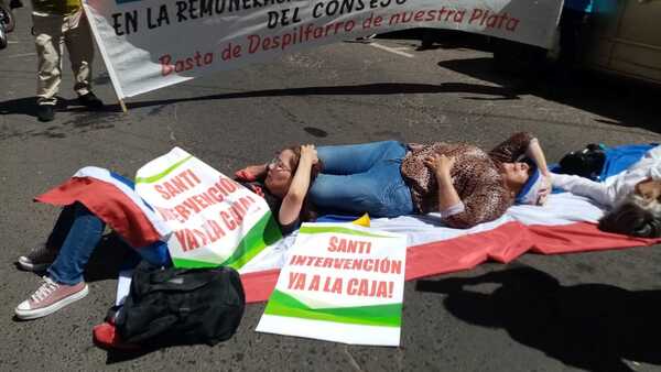 Jubilados municipales llevan cinco meses sin cobrar sus haberes