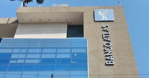 La Nación / Procesan por lavado de dinero al presidente del banco Atlas