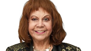 Clotilde Cabral celebró sus 50 años de labor