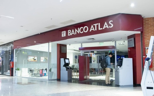 Allanan Banco Atlas y imputación contra su presidente