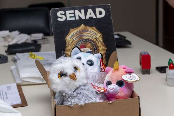 Hallan marihuana de alta potencia en cajas de encomiendas que llegaron de EE.UU. - Policiales - ABC Color