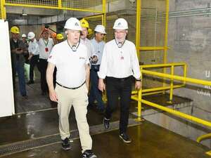 Alberto II de Mónaco recorre la hidroeléctrica de Itaipú  - Nacionales - ABC Color
