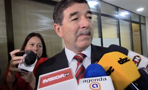 Senador Carlos Núñez amenaza con dejar HC tras exclusión de comisario de lista de ascensos