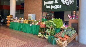 Pequeños productores participan de la Feria De Raíz en el Shopping Multiplaza