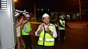 Comuna de Asunción activa cruce semafórico sin concluir obras y provoca caos vehicular