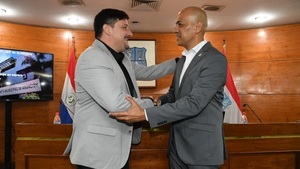 Arturo Almirón asume presidencia de la Junta Municipal