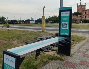 Denuncian que Ueno ocupa veredas con racks de monopatines sin permiso