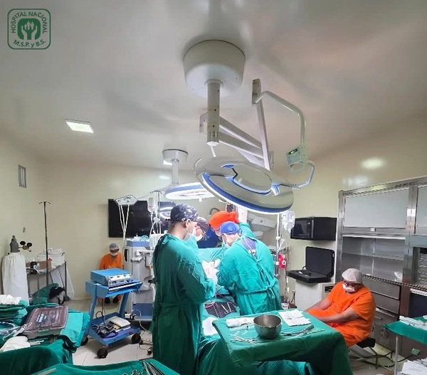 HNI marca un hito en cirugía cardíaca con el primer implante de válvula sin suturas