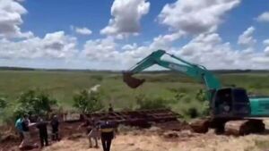 Enterraron dos carretas de camión con orden de secuestro