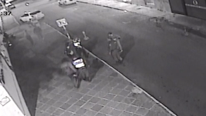 Video: Ciudadanos denuncian autoritarismo policial en inmediaciones del Palacio de López