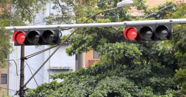 Diario HOY | Habilitan 21 nuevos cruces con la instalación de semáforos inteligentes en Asunción