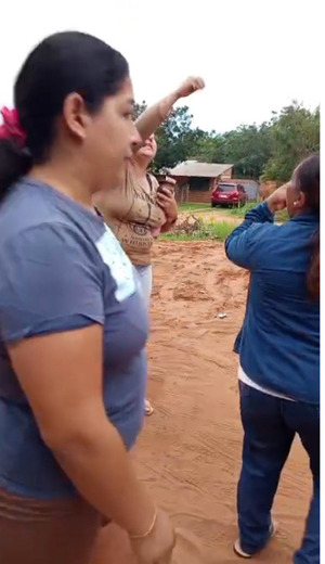 Popular / Bochinche entre madres por la comisión del colegio