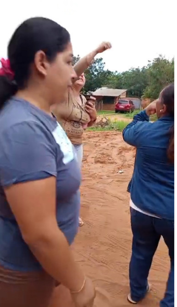 Popular / Bochinche entre madres por la comisión del colegio